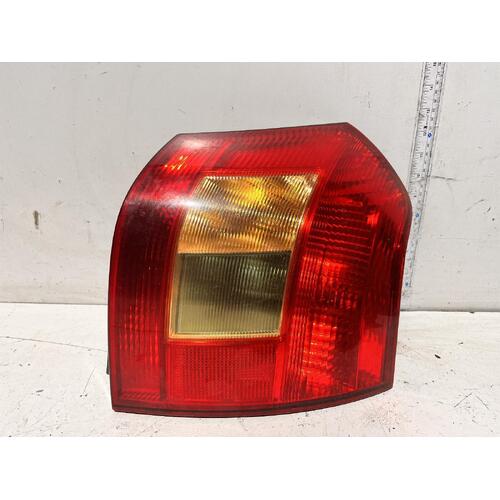 Toyota COROLLA Right Taillight ZZE122 Hatch 04/03-08/04