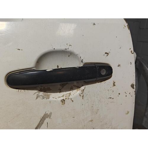 Toyota Hilux Left Front Outer Door Handle TGN16 03/2005-08/2015