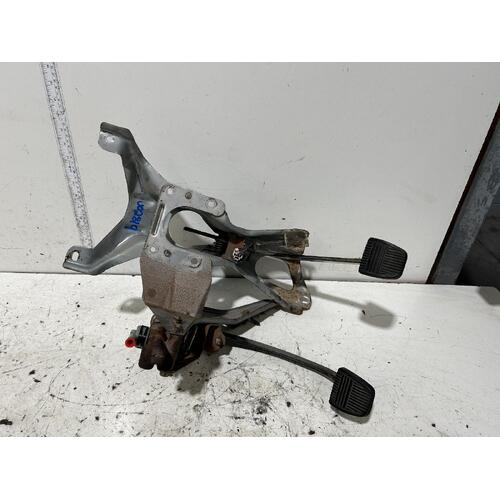 Toyota Hiace Brake and Clutch Pedal Assembly RZH113 11/1989-12/2004