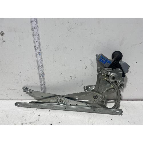 Lexus CT200H Right Front window Reg/Motor ZWA10 03/11-10/22  