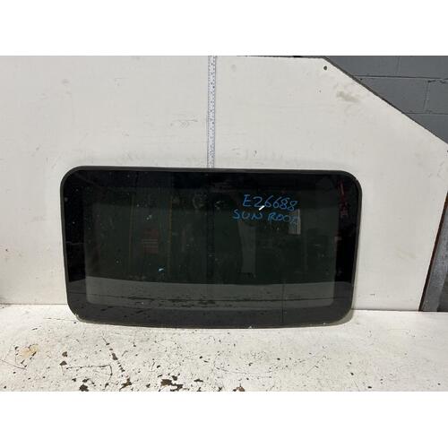 Mercedes R Class Front Sunroof Glass R 300 / W251 11/2010-01/2014