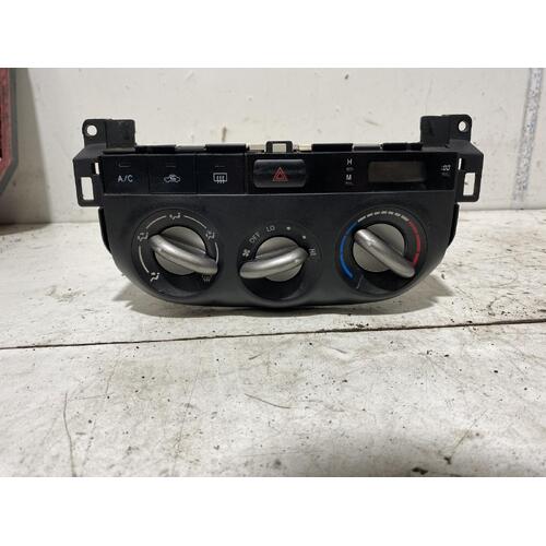 Toyota RAV4 Heater Controls ACA23 07/2003-10/2005