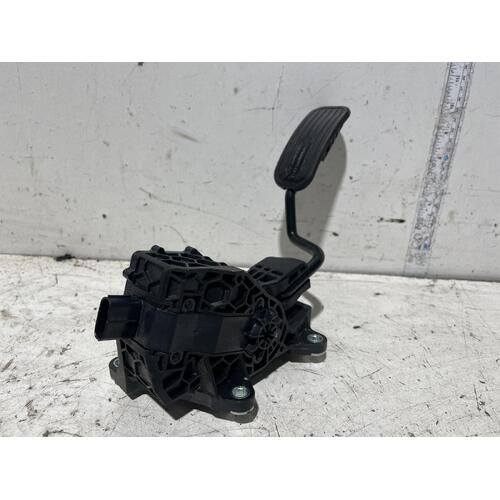 Toyota COROLLA Pedal ZWE211 Accelerator 07/18- 