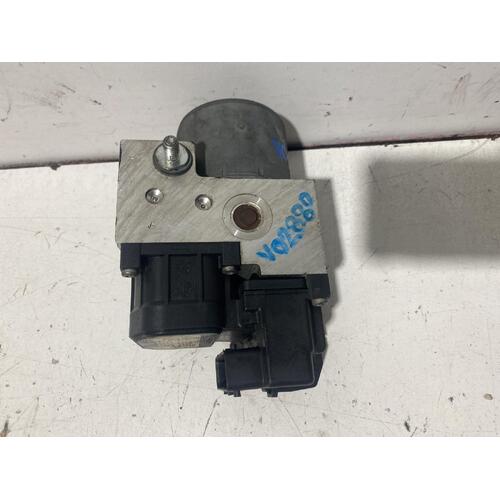 Toyota Camry ABS Pump / Module MCV36 08/2002-05/2006