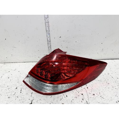 Hyundai Veloster Right Tail Light FS 12/2011-02/2018