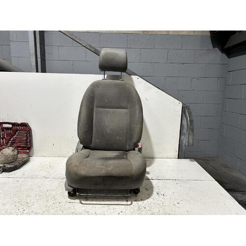 Toyota Hilux Right Front Seat TGN/KUN/GGN## 08/2009-06/2011