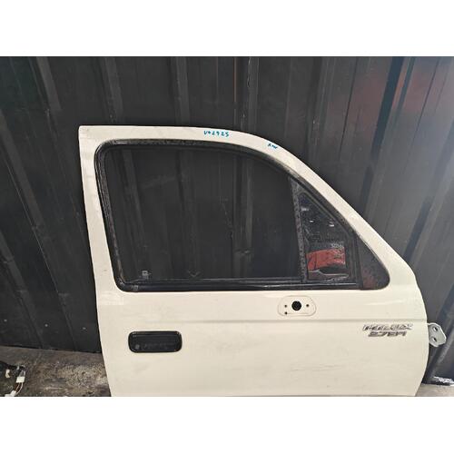 Toyota Hilux Right Front Door glass RZN149 09/1997-03/2005