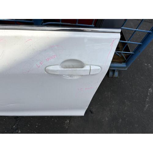 Toyota Camry Left Front Outer Door Handle AVV50 05/2015-10/2017