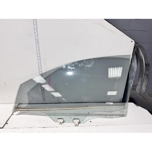 Nissan Pulsar Left Front Door Window Glass B17 12/2012-12/2017