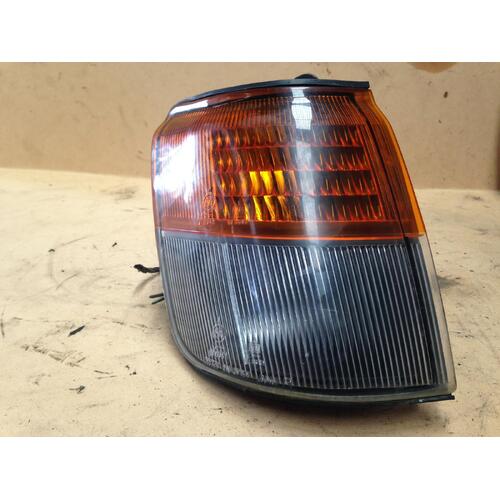 Mitsubishi Pajero Right Corner Light NH 05/1991-02/1998