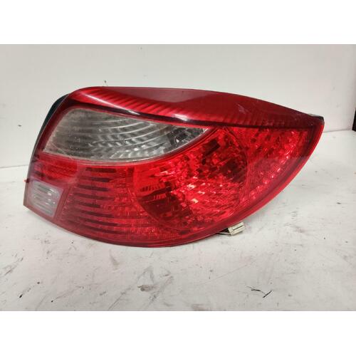 Kia Rio Right Tail Light DC 07/00-12/02