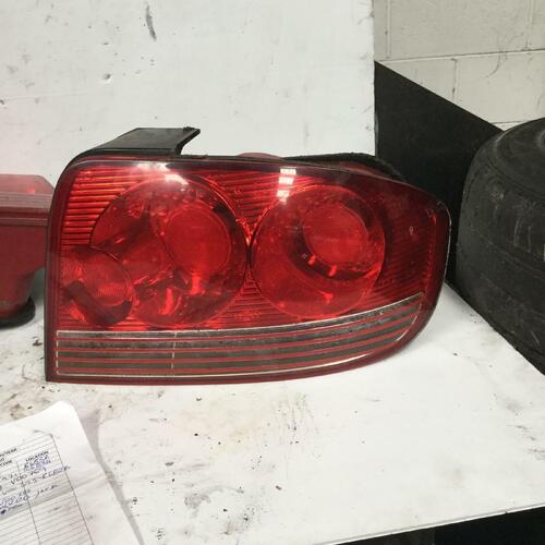 Hyundai Sonata Right Taillight EF-B, 06/01-05/05