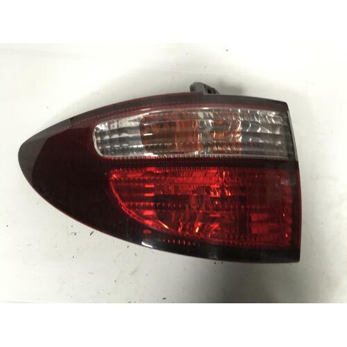 Toyota TARAGO Left Tail Light ACR30 06/00-06/03