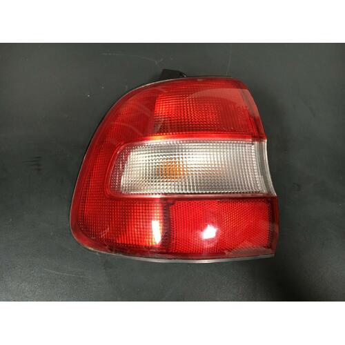 Suzuki Baleno Left Tail Light 01/1999-12/2001