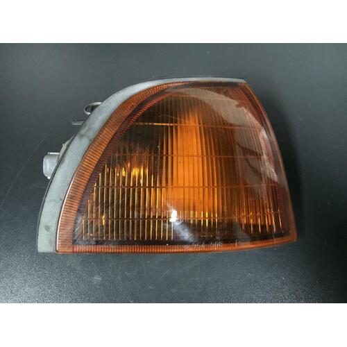 Mitsubishi Verada KE KF Right Front Indicator Corner Light 1996-1998