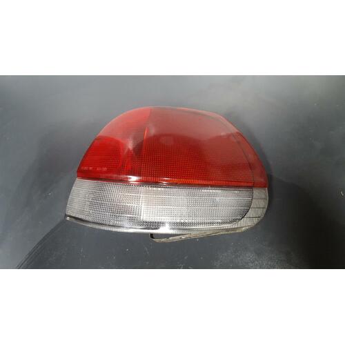 Subaru Outback Right Tail Light 2nd Gen 09/1996-10/1998