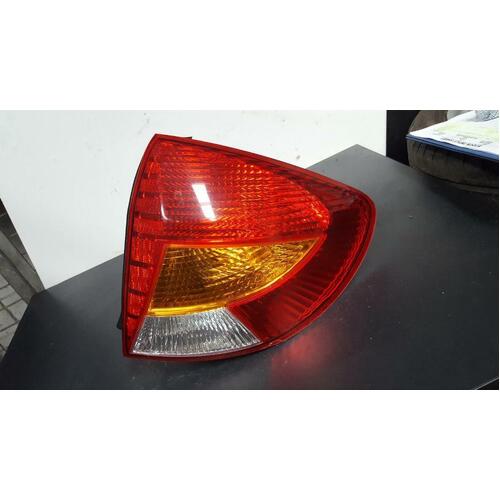 Kia Rio Right Tail Light DC 07/2000-12/2002