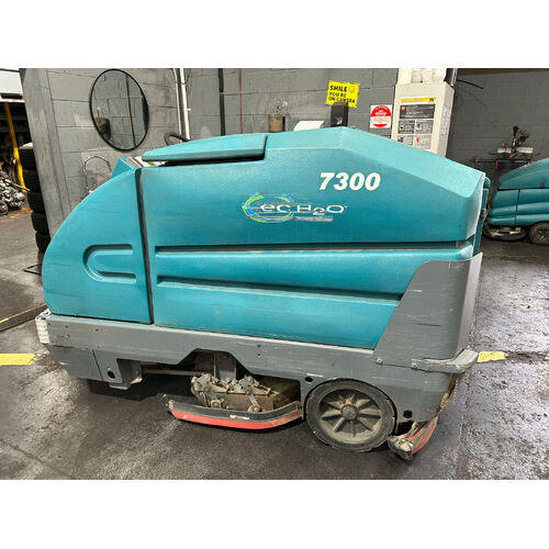 Tennant 7300 Battery-Powered Ride-On Scrubber-Dryer